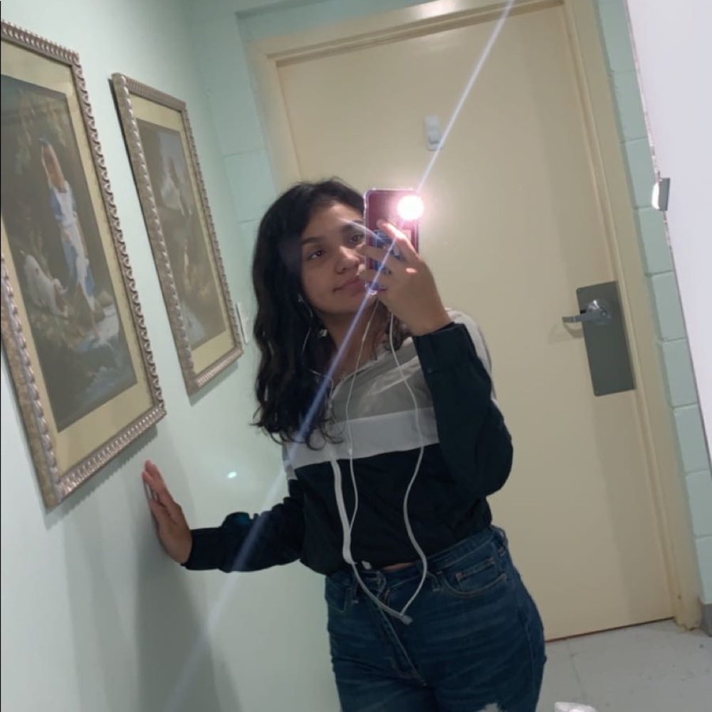 Meet your Posher, Lesly